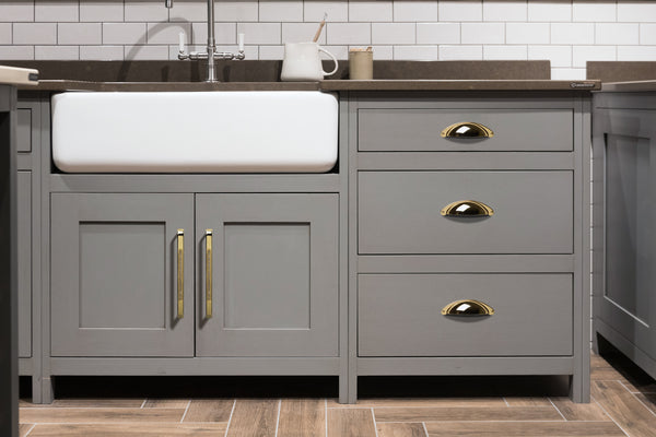 Loft97 HW300PLGD021 Elgin Bin Pull Handle - Decorative Cabinet Drop Pull Handles for Cabinets and Drawers - Vintage Cabinet Hardware with Hand Finished Polished Gold - Metal Drawer Pull Handle, 2.5" Center to Center